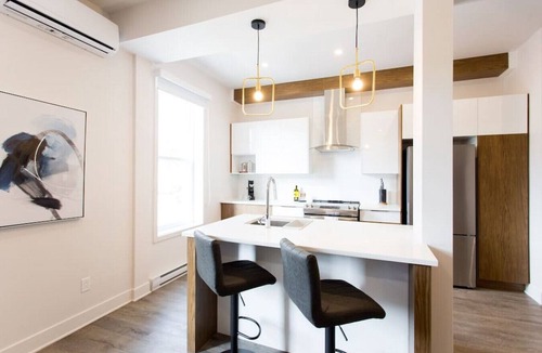 Mile End Apartment | Huge 2 Bdr with Balcony in Mile End by Denstays