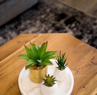 Mile End Apartment | Huge 2 Bdr with Balcony in Mile End by Den Stays