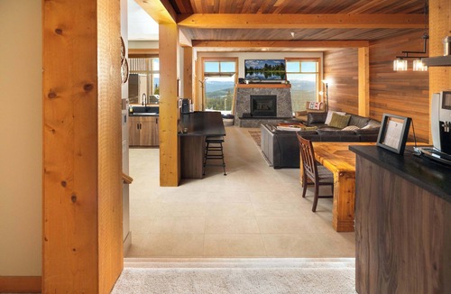 Big White Ski Resort Ski Chalet | Hummingbird Home | Best Ski In/Ski Out Available!