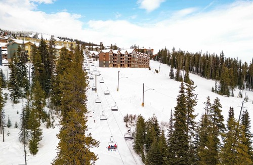 Big White Ski Resort Ski Chalet | Hummingbird Home | Best Ski In/Ski Out Available!
