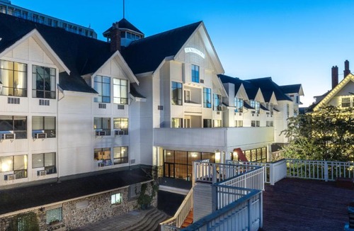 Inner Harbour Hotel | Huntingdon Hotel and Suites