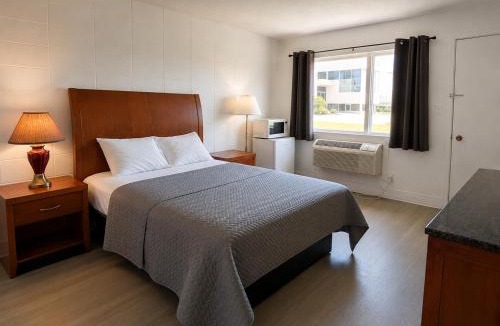 Kincardine Hotel | Huron Coast Inn