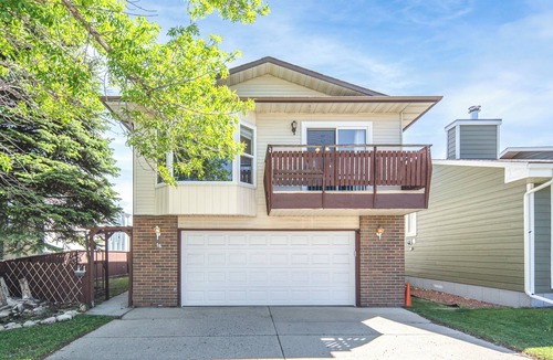 Northwest Calgary House | I @Home Entire 4BR3BA House/YYC/Parking/BBQ