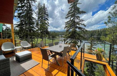Idabel Lake House | Idabel Lake Getaway near Kelowna & Big White