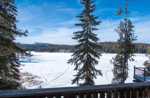 Idabel Lake House | Idabel Lake Getaway near Kelowna & Big White