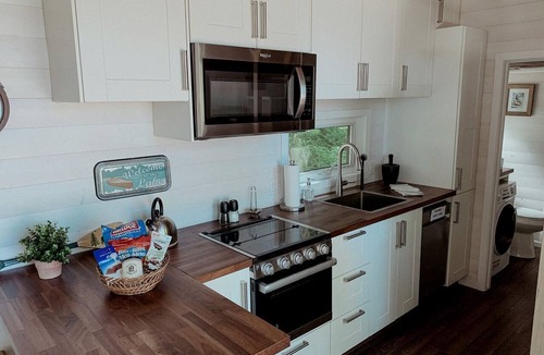 Laurentian Hills Cabin | Incredible Tiny House Barbecue and Fire Pit Provided in Petawawa, Ontario