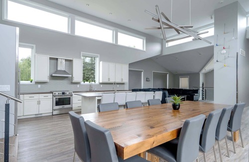 Glen Huron Ski Chalet | Indoor Pool & Hot Tub, Steps to Ski Lift