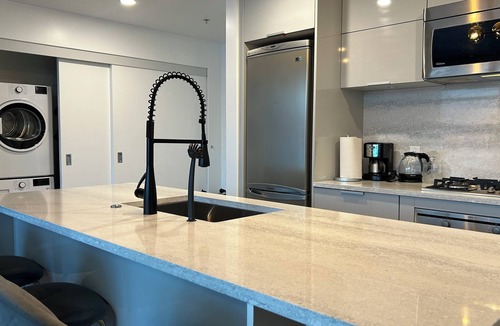 Gastown Apartment | Infinite blue