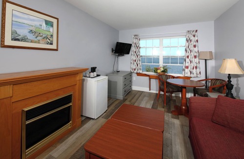 Bayview Hotel | Inn at the Pier