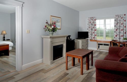 Bayview Hotel | Inn at the Pier