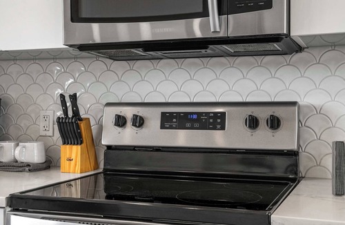 Bridgeland Condo | Inner-City Chic Urban Farmhouse 3 Bds and Ba