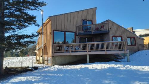 Invermere House | INVERMERE ON THE LAKE! 4 Br Mountain View Home! Huge Yard! Beaches, Boats, Fish, Bike, Eateries, Bakery and Pubs! Welcome Family's, Healthcare Workers and Trades! Monthly Rentals of 28 Nights or More!
