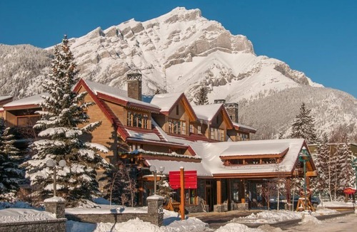 Banff Apartment | Inviting 2 Queen Room w/Balcony | Sauna & Hot Tub
