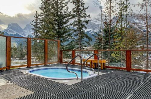 Canmore Apartment | Inviting Condo Hot Tub & Relaxing Atmosphere!