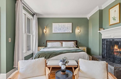 Townsend Hotel | Iris Spring Room - Mountain Views, Balcony, Fireplace