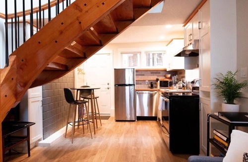 Departure Bay House | Island Getaway Treat Yourself & Create Memories Books Games Hot Tub