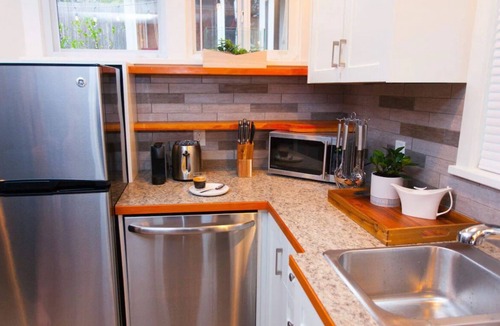 Departure Bay House | Island Getaway Treat Yourself & Create Memories Books Games Hot Tub