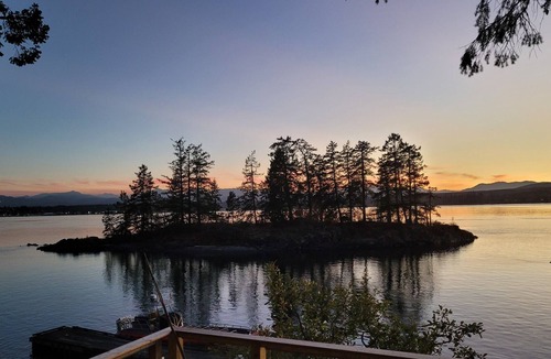 Quadra Island Apartment | Island View at April Point