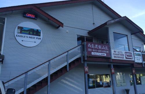 Ucluelet Hotel | Island West Resort-Motel