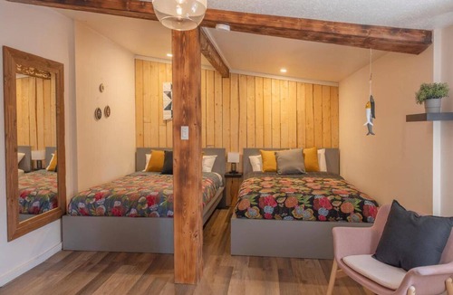 Saint-Gedeon House | Jaune Hôtel Boutique