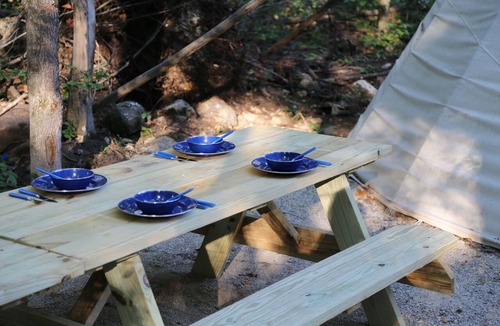 Markdale RV Rental | Jeronimo, Tipi for a group of 5