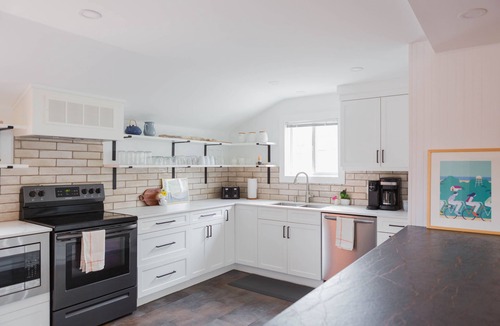 Wellington House | John Alvin's Wellington: 4BDRM with Hot Tub