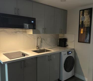 Hamilton Apartment | Joshie Stays