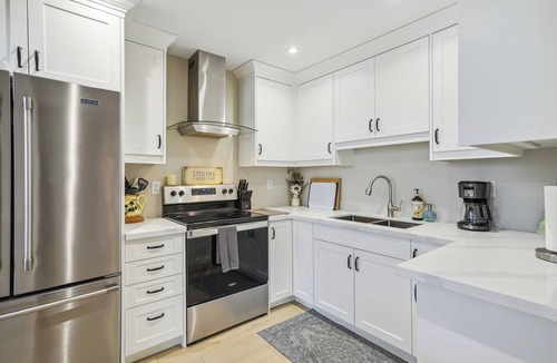 Gravenhurst Cottage | Kahshe House: Newly Reno'd Summer Retreat
