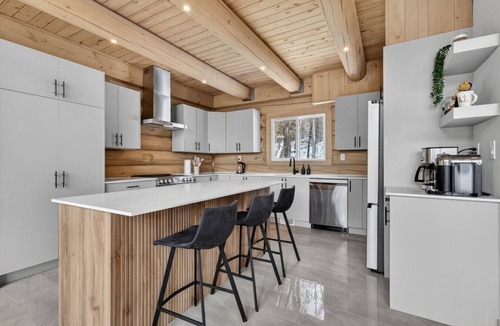 Amherst House | Kanata Tremblant: Ultra Luxury Modern Oasis