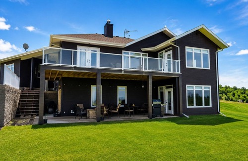 Katepwa Beach Apartment | Katepwa Lake Hilltop Hideaway | Views, Golf, Beach & Trails