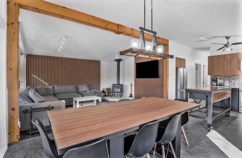 Kirkfield House | Kawartha Waterfront | Pool, Hot Tub & Sunset Views
