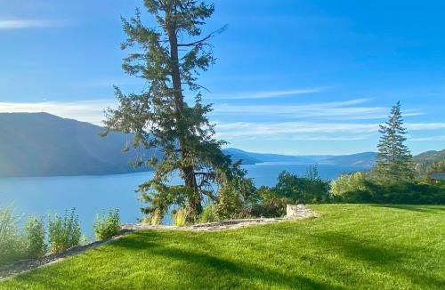 Central Okanagan House | Kelowfornia Lakeview Retreat