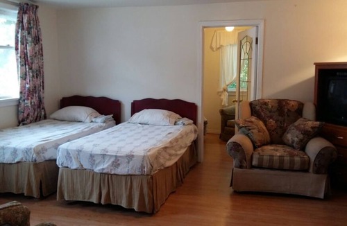 North End Hostel | Kelowna Okanagan Lake Hostel