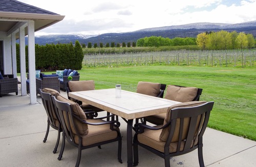 Southeast Kelowna House | Kelowna Vacation Rental - Vineyard Bungalow