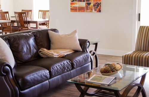 Southeast Kelowna House | Kelowna Vacation Rental - Vineyard Bungalow