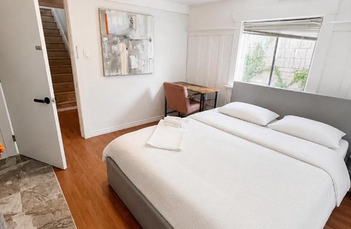 West Side House | Kerrisdale Cozy Queen Room Near UBC & Transit
