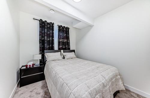 West Edmonton Villa | KimzNest