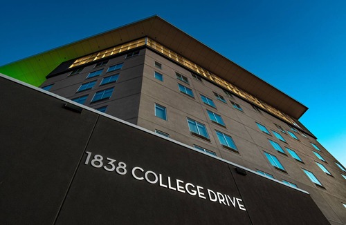 Saskatoon Apartment | King Accessible Studio w/Free Hot Breakfast