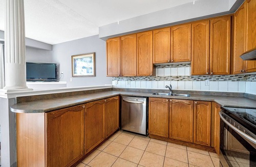 Ajax House | King Bed, 4 TVs, MAJOR INTERNATIONAL SPORTING EVENT Sports Channels And More…