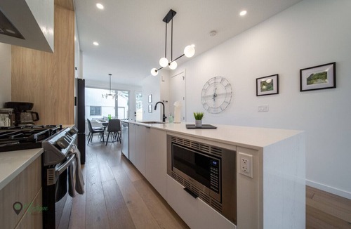 Southwest Edmonton House | King Bed|Sleeps 8|Garage|Near Whyte Ave & UofA
