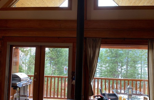 Central Kootenay Cabin | Kootenay Lake (Gray Creek, BC) - Log Home Cabin