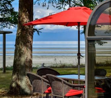 Comox House | Kye Bay Beach House by EMR Vacation Rentals