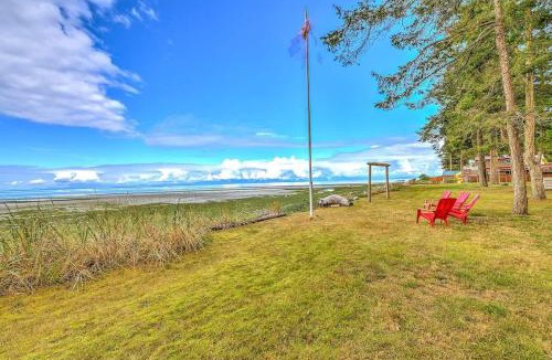 Comox House | Kye Bay Winter Beach House by EMR Vacation Rentals