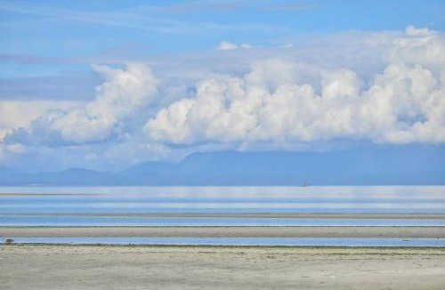 Comox House | Kye Bay Winter Beach House by EMR Vacation Rentals