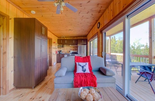 Pohenegamook Ski Chalet | L'Enchanteur - Private Spa & Pet Friendly