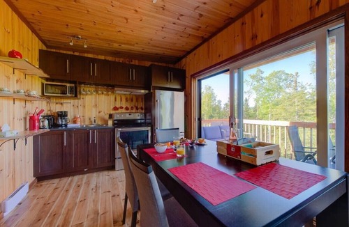 Pohenegamook Ski Chalet | L'Enchanteur - Private Spa & Pet Friendly