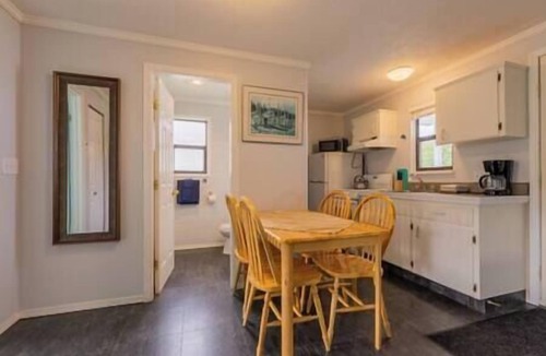 Alert Bay Cabin | (L) Standard Double Cabin (non pet friendly)