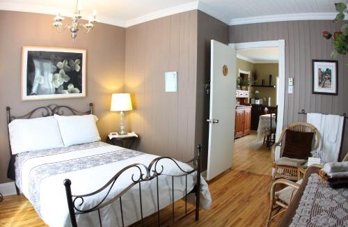 La Baie Bed & Breakfast | La Grange aux Hiboux Gîte et Restaurant B&B