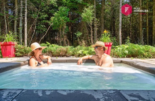 Pont-Rouge House | La Villa du Spa Creusé - Chalet avec spa extérieur privé à Pont-Rouge - Resort près de Québec