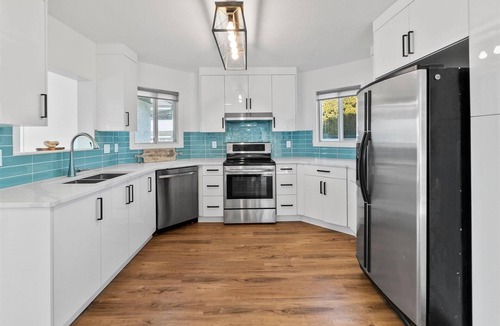 South Central House | Lake Front 3 bedroom house walking distance to DT Kelowna